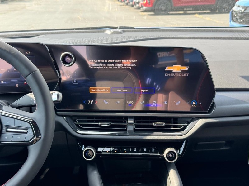 Chevrolet Equinox EV Vehicle Full-screen Gallery Image 8