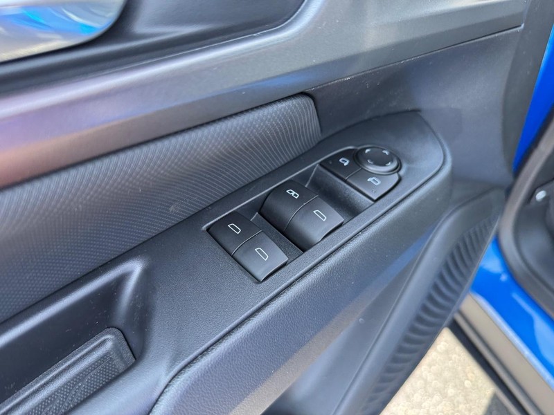 Chevrolet Equinox EV Vehicle Full-screen Gallery Image 11