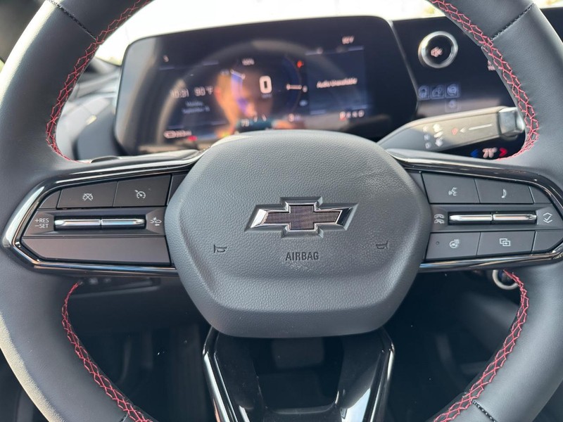 Chevrolet Equinox EV Vehicle Full-screen Gallery Image 12