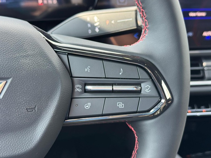 Chevrolet Equinox EV Vehicle Full-screen Gallery Image 14