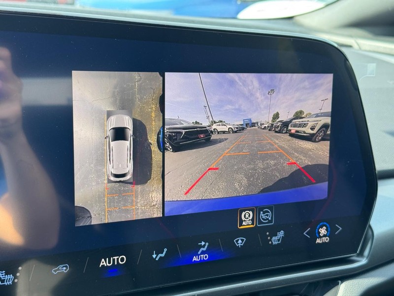 Chevrolet Equinox EV Vehicle Full-screen Gallery Image 16