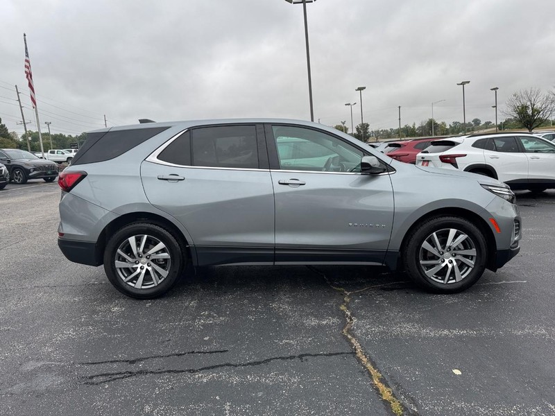 Chevrolet Equinox Vehicle Full-screen Gallery Image 6