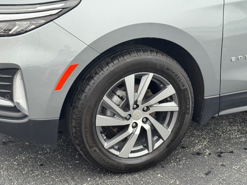 Chevrolet Equinox Vehicle Full-screen Gallery Image 9