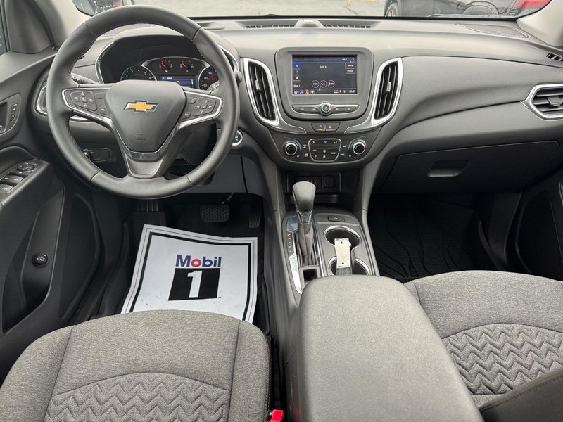 Chevrolet Equinox Vehicle Full-screen Gallery Image 11