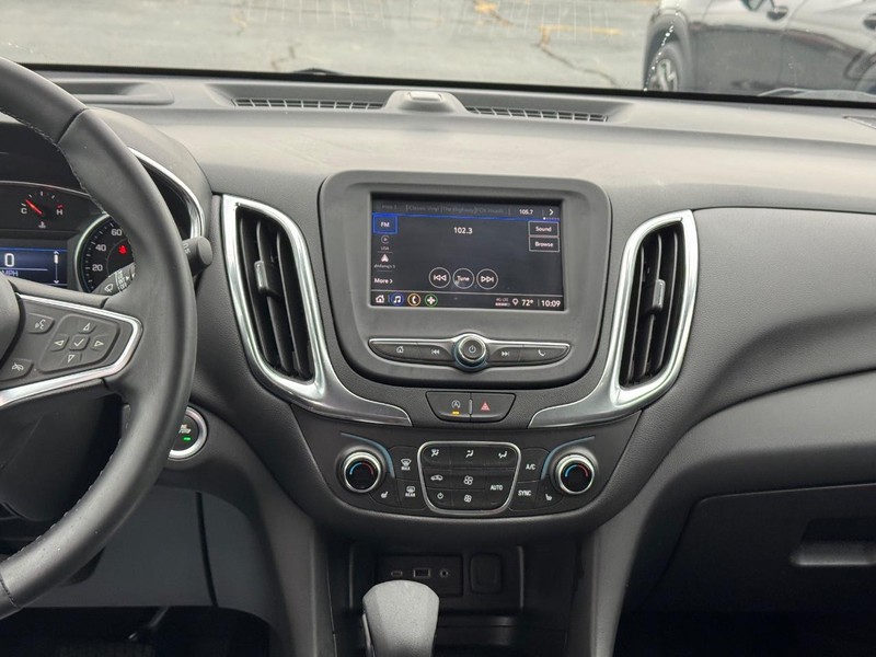 Chevrolet Equinox Vehicle Full-screen Gallery Image 13