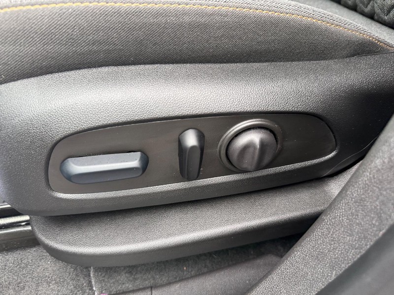 Chevrolet Equinox Vehicle Full-screen Gallery Image 15