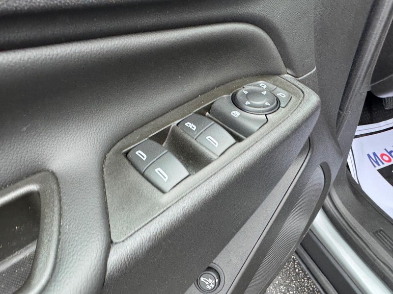 Chevrolet Equinox Vehicle Full-screen Gallery Image 16