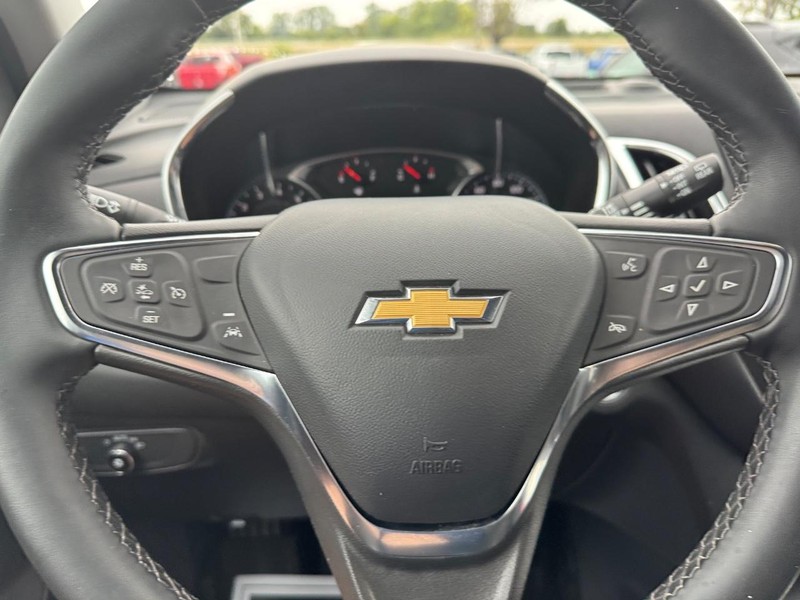 Chevrolet Equinox Vehicle Full-screen Gallery Image 17