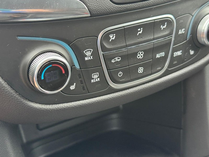 Chevrolet Equinox Vehicle Full-screen Gallery Image 20