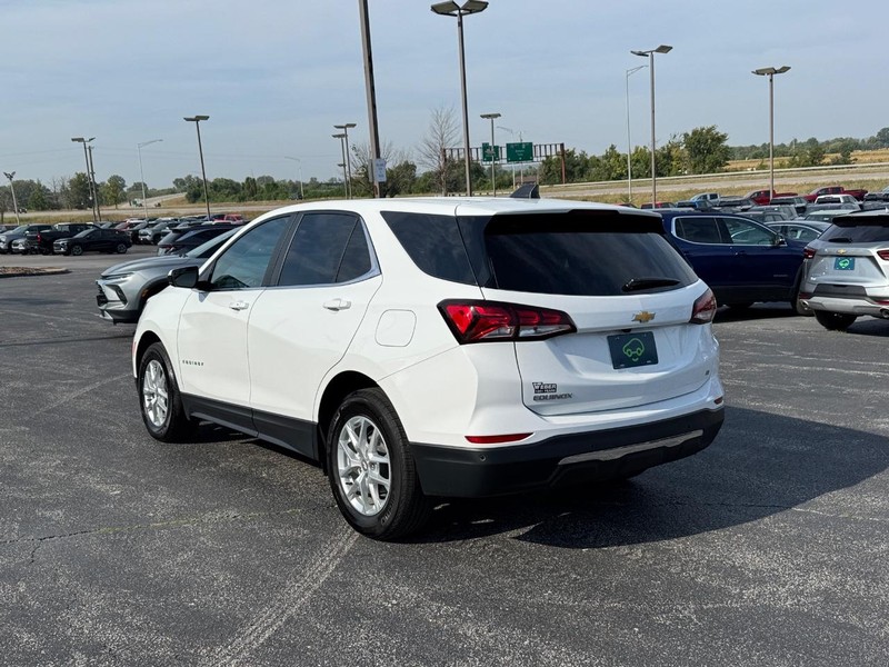 Chevrolet Equinox Vehicle Full-screen Gallery Image 3