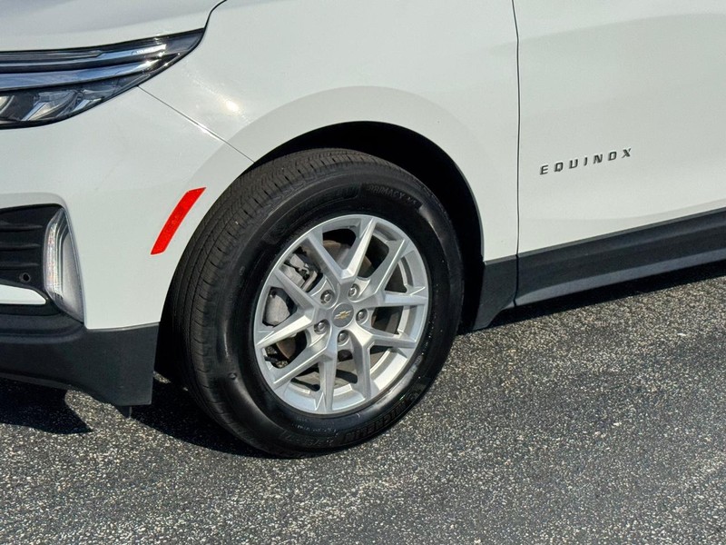 Chevrolet Equinox Vehicle Full-screen Gallery Image 9