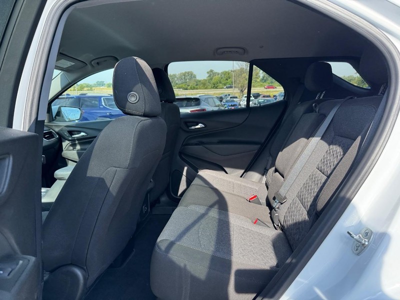 Chevrolet Equinox Vehicle Full-screen Gallery Image 10