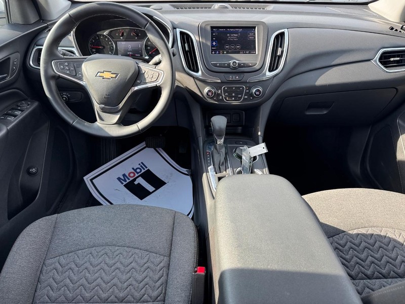 Chevrolet Equinox Vehicle Full-screen Gallery Image 11