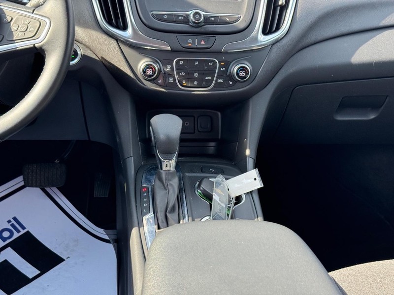 Chevrolet Equinox Vehicle Full-screen Gallery Image 14