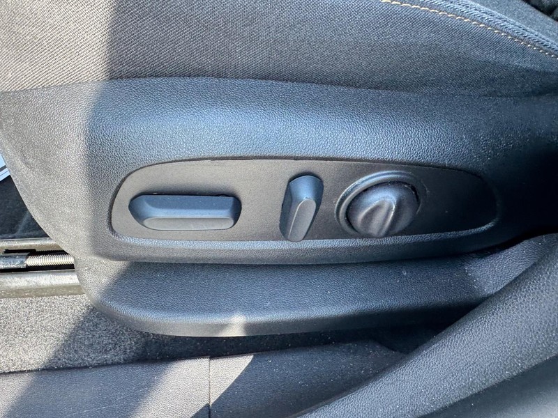 Chevrolet Equinox Vehicle Full-screen Gallery Image 15