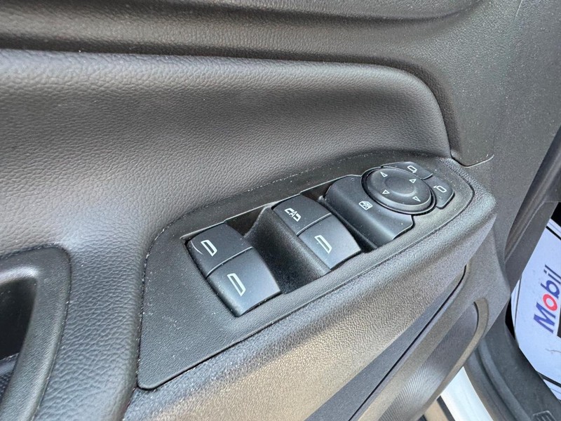 Chevrolet Equinox Vehicle Full-screen Gallery Image 16