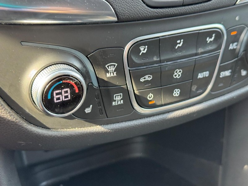 Chevrolet Equinox Vehicle Full-screen Gallery Image 20