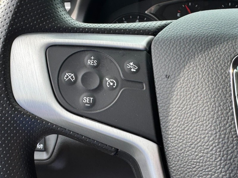 GMC Acadia Vehicle Full-screen Gallery Image 18