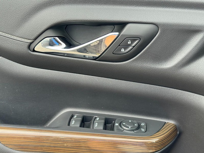 GMC Acadia Vehicle Full-screen Gallery Image 24