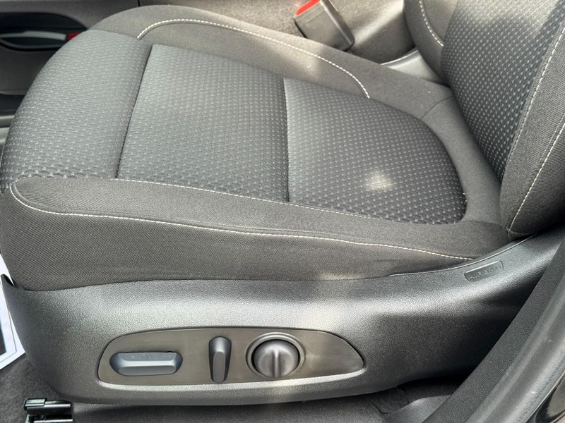 GMC Acadia Vehicle Full-screen Gallery Image 25