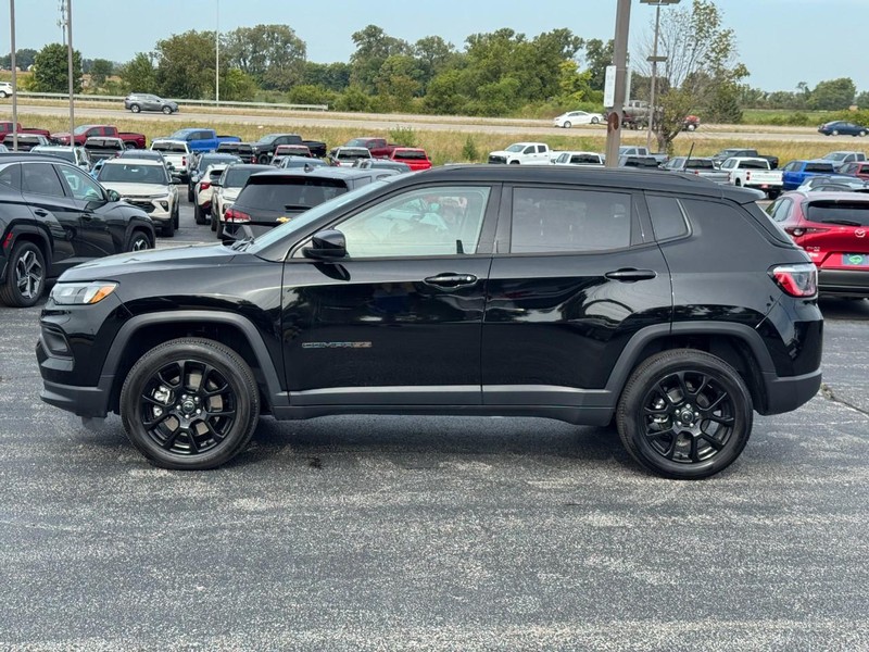 Jeep Compass Vehicle Full-screen Gallery Image 2
