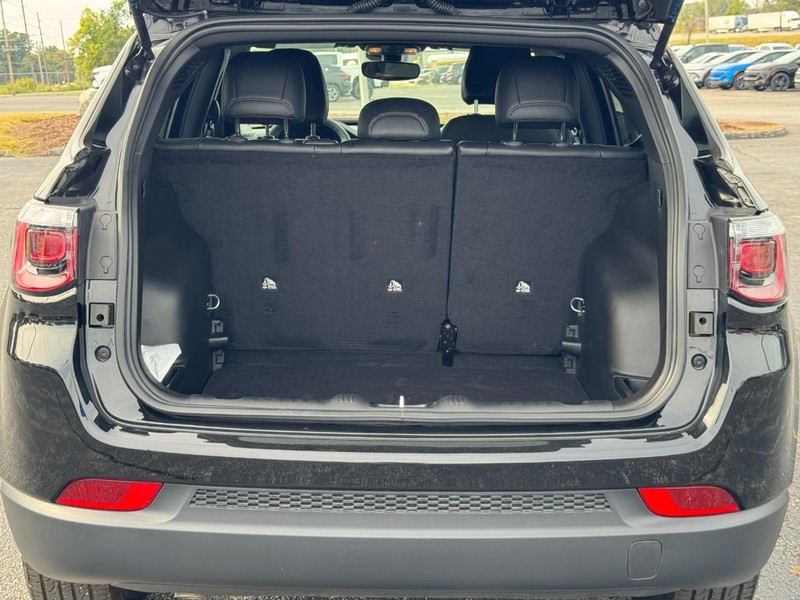 Jeep Compass Vehicle Full-screen Gallery Image 4