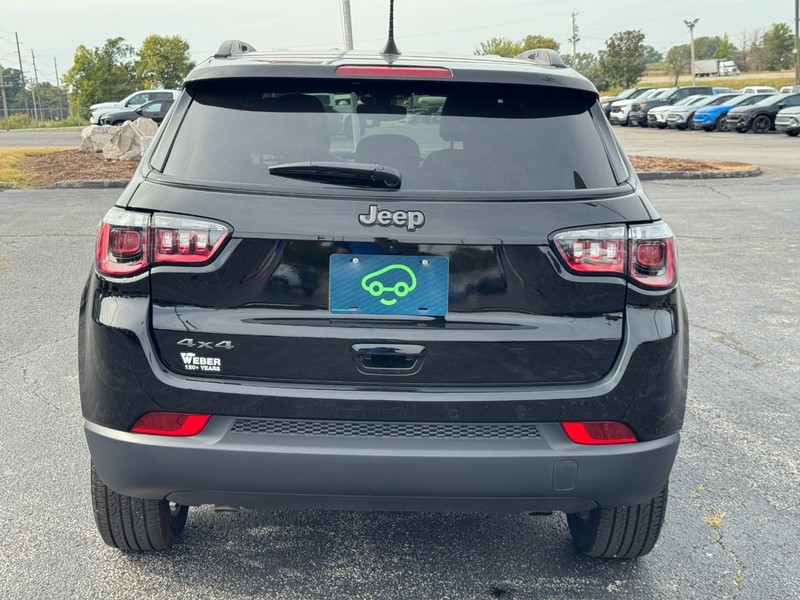 Jeep Compass Vehicle Full-screen Gallery Image 5