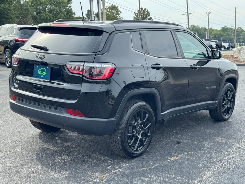 Jeep Compass Vehicle Full-screen Gallery Image 6