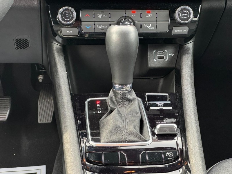 Jeep Compass Vehicle Full-screen Gallery Image 14