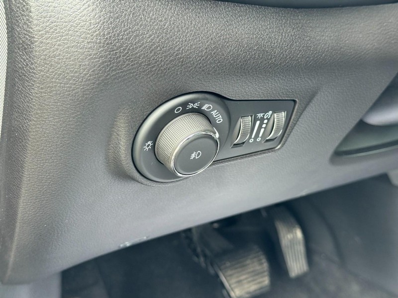 Jeep Compass Vehicle Full-screen Gallery Image 17