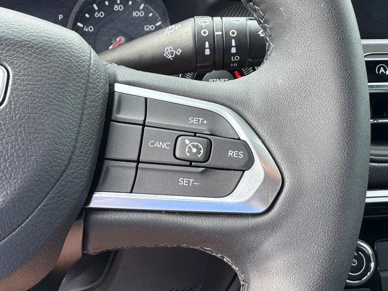 Jeep Compass Vehicle Full-screen Gallery Image 19