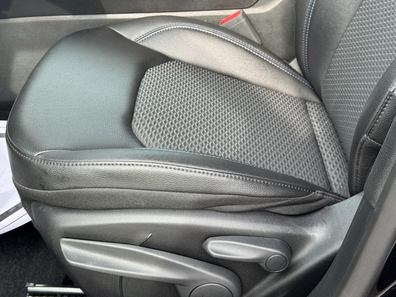 Jeep Compass Vehicle Full-screen Gallery Image 24