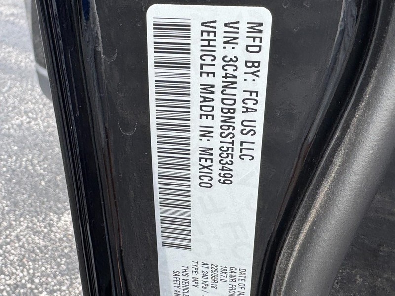 Jeep Compass Vehicle Full-screen Gallery Image 25