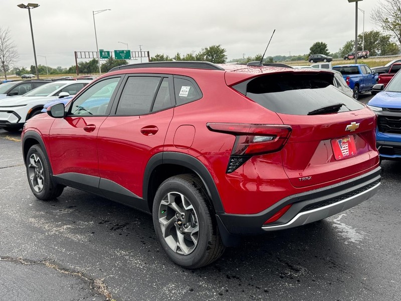 Chevrolet Trax Vehicle Full-screen Gallery Image 3
