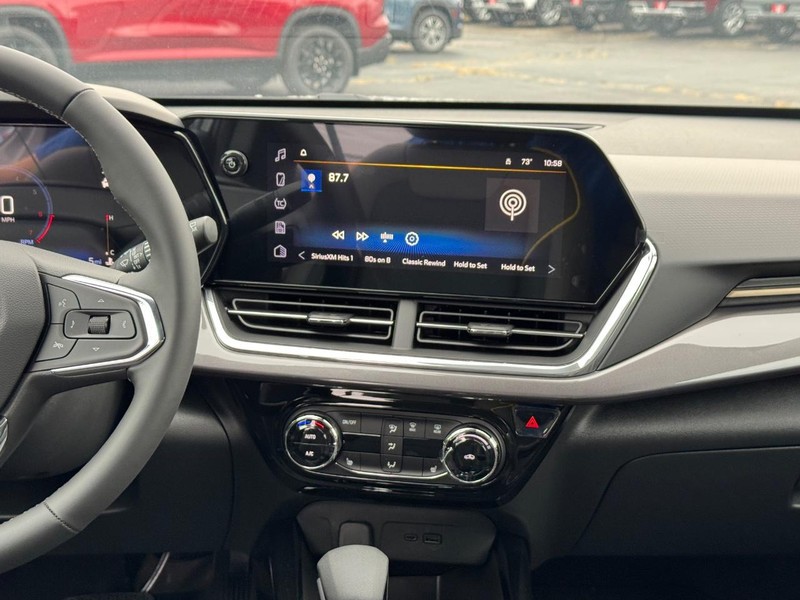 Chevrolet Trax Vehicle Full-screen Gallery Image 8