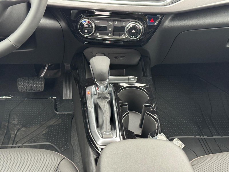 Chevrolet Trax Vehicle Full-screen Gallery Image 9