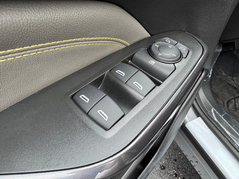 Chevrolet Trax Vehicle Full-screen Gallery Image 11