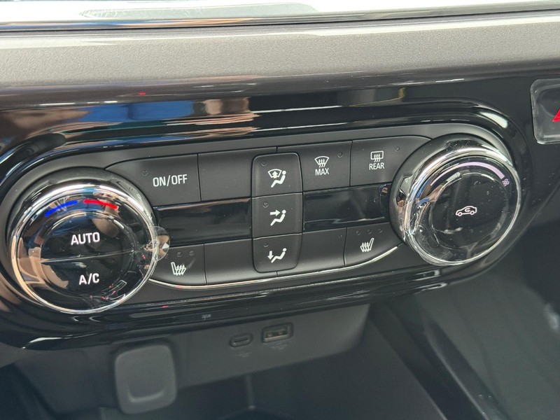 Chevrolet Trax Vehicle Full-screen Gallery Image 15