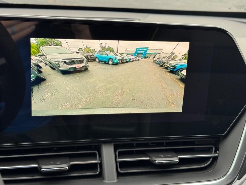 Chevrolet Trax Vehicle Full-screen Gallery Image 16