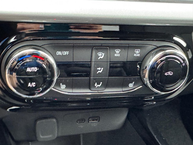 Chevrolet Trax Vehicle Full-screen Gallery Image 15