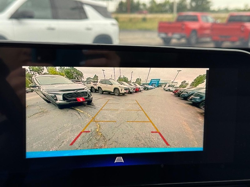 Chevrolet Trax Vehicle Full-screen Gallery Image 16