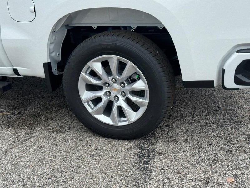 Chevrolet Silverado 1500 Vehicle Full-screen Gallery Image 4