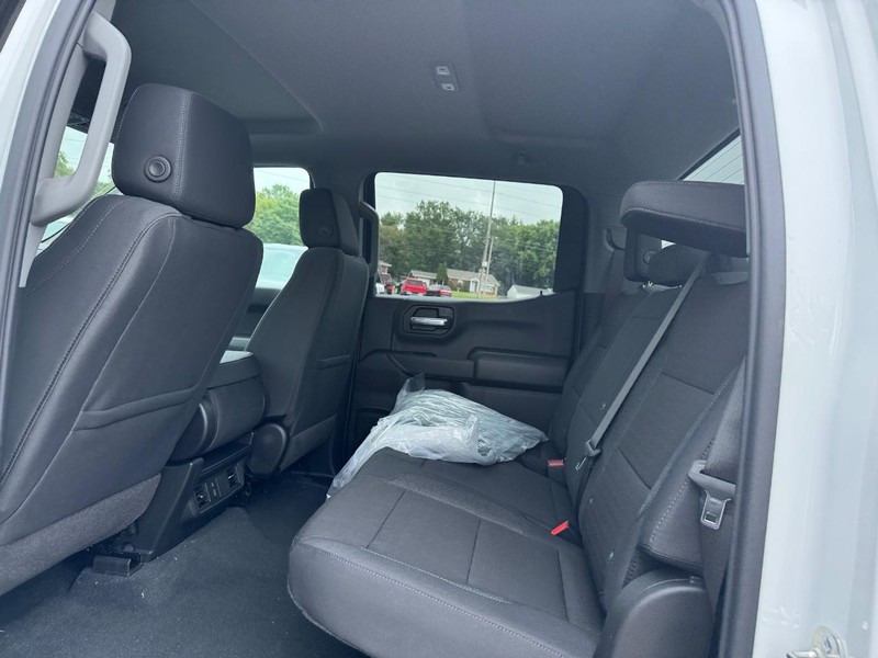 Chevrolet Silverado 1500 Vehicle Full-screen Gallery Image 5