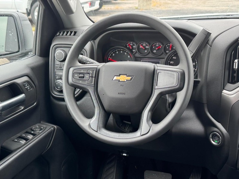 Chevrolet Silverado 1500 Vehicle Full-screen Gallery Image 7