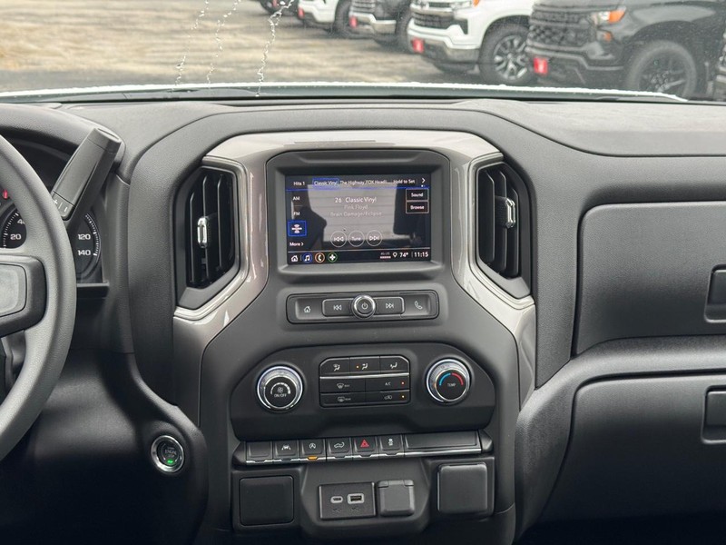 Chevrolet Silverado 1500 Vehicle Full-screen Gallery Image 8