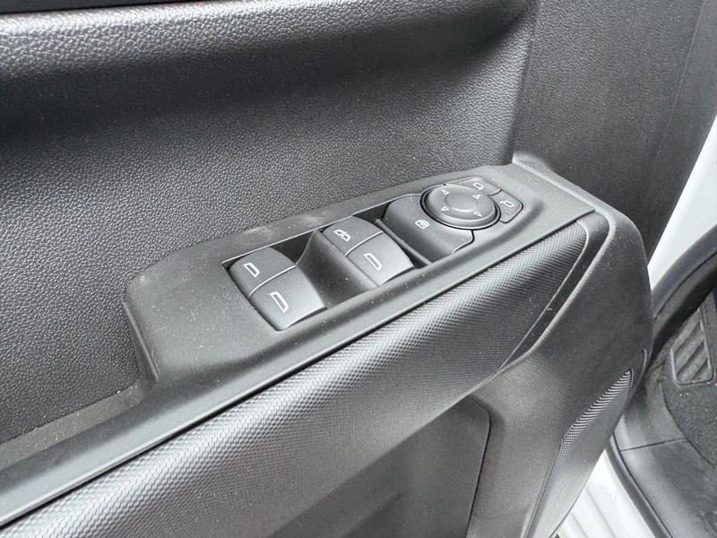 Chevrolet Silverado 1500 Vehicle Full-screen Gallery Image 11