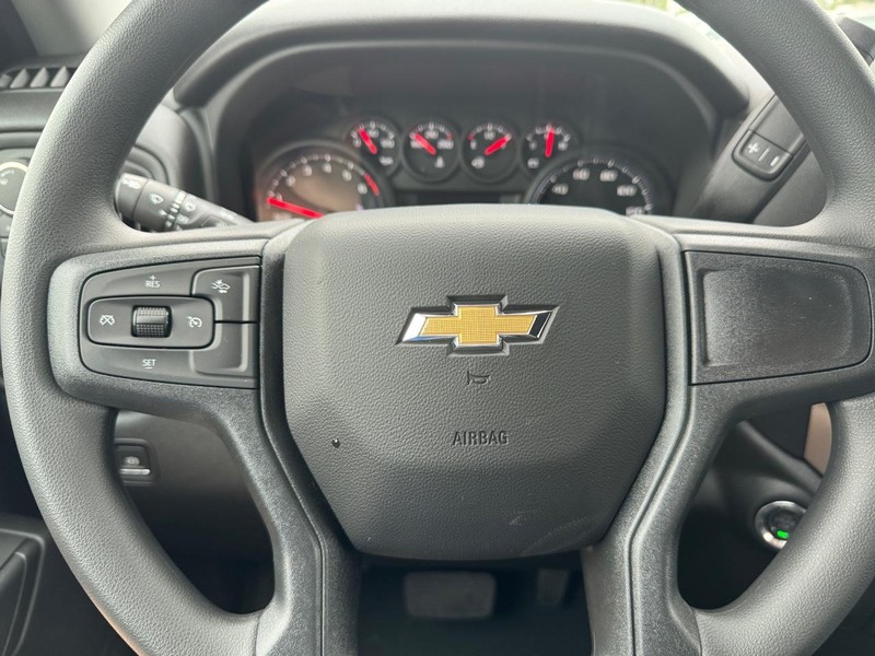 Chevrolet Silverado 1500 Vehicle Full-screen Gallery Image 12