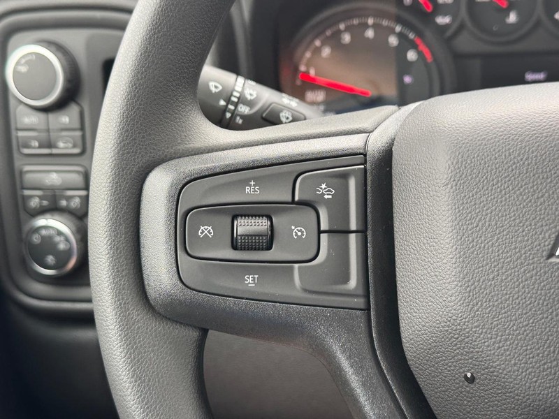 Chevrolet Silverado 1500 Vehicle Full-screen Gallery Image 13