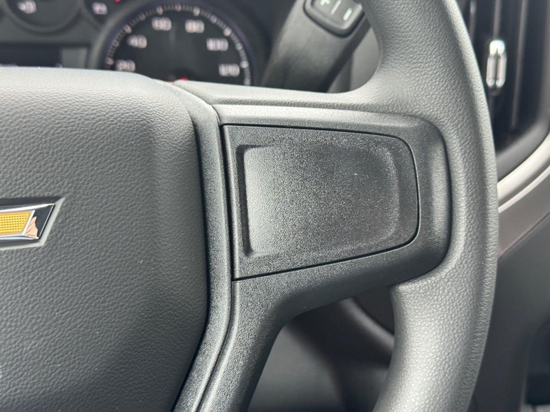 Chevrolet Silverado 1500 Vehicle Full-screen Gallery Image 14