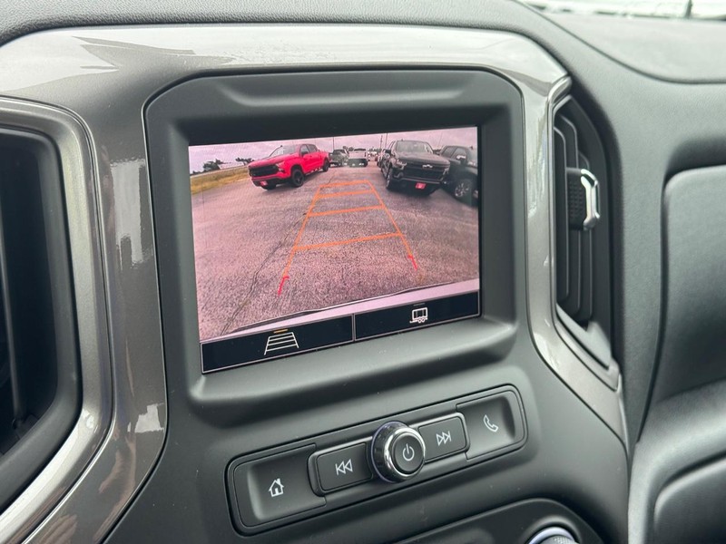 Chevrolet Silverado 1500 Vehicle Full-screen Gallery Image 16